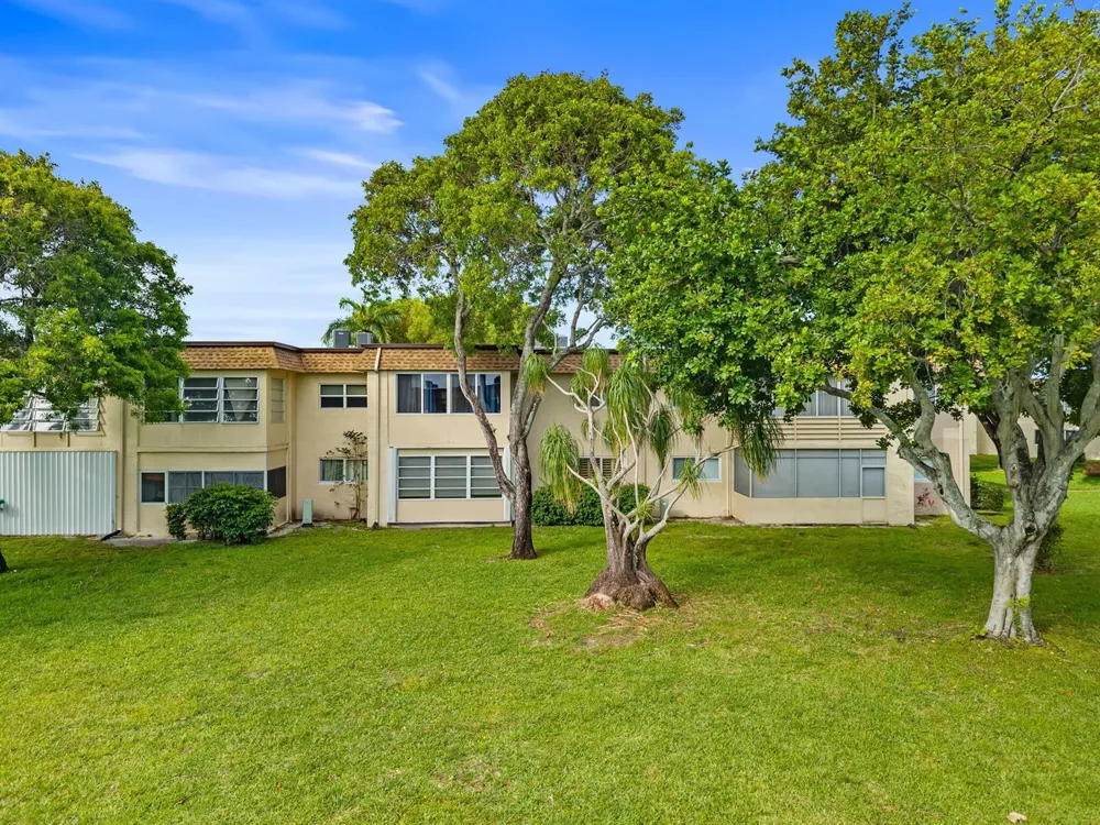 752 Lori Drive #219 Palm Springs, FL 33461