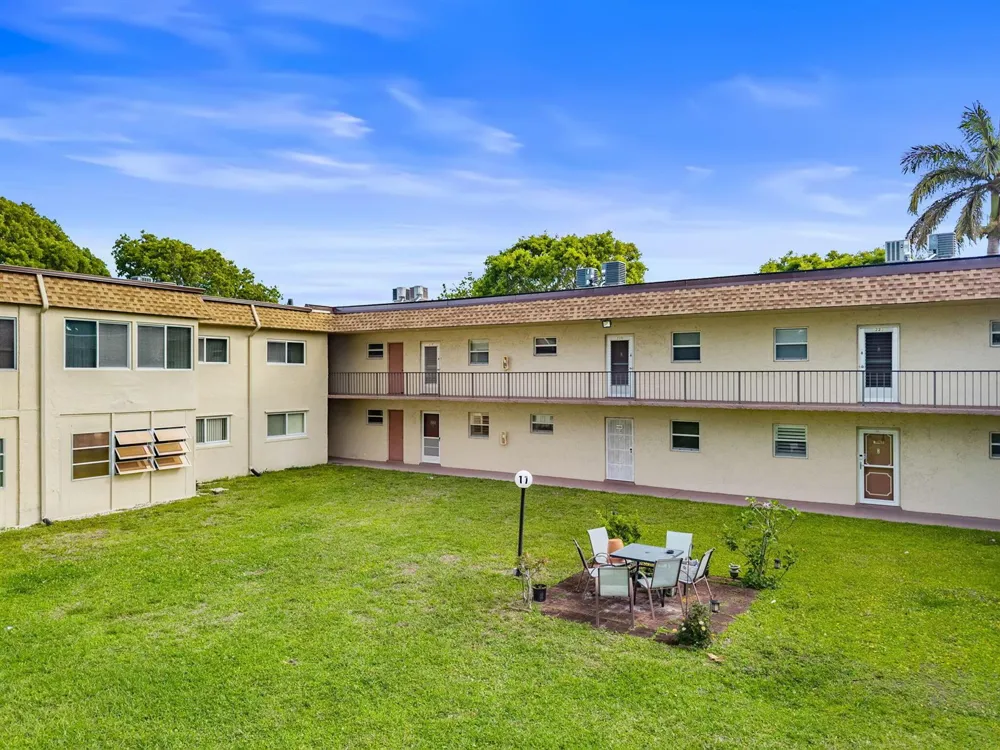 752 Lori Drive #219 Palm Springs, FL 33461