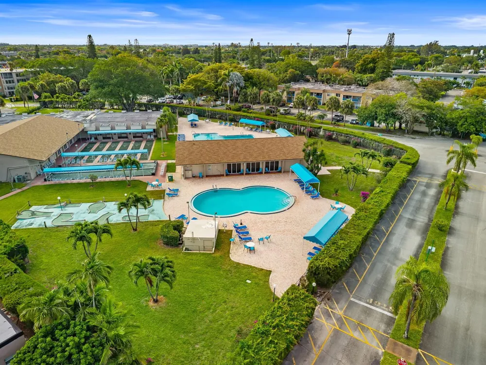 752 Lori Drive #219 Palm Springs, FL 33461