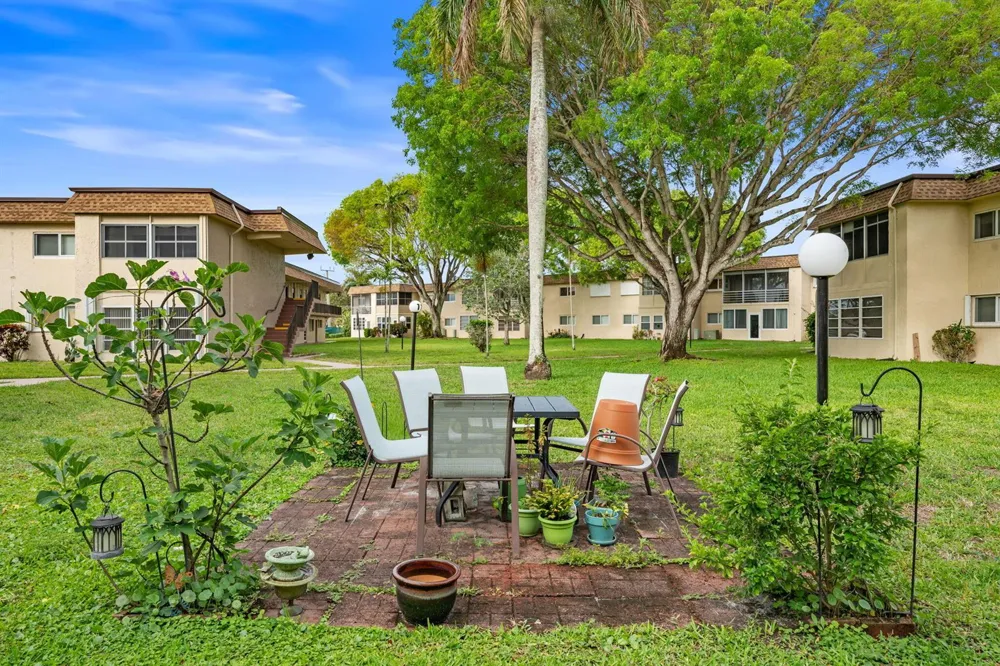 752 Lori Drive #219 Palm Springs, FL 33461