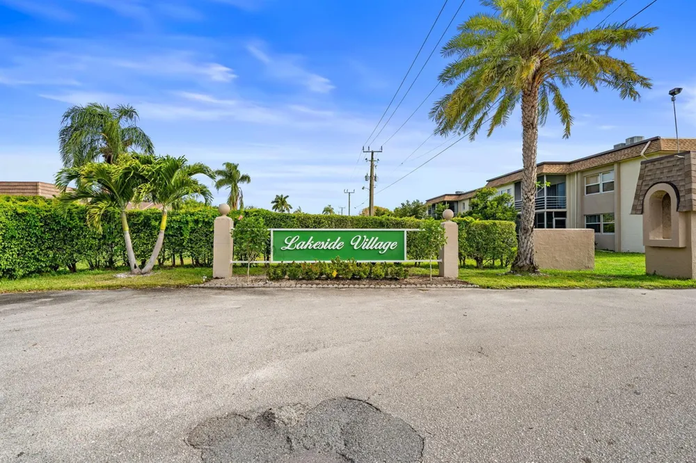 752 Lori Drive #219 Palm Springs, FL 33461