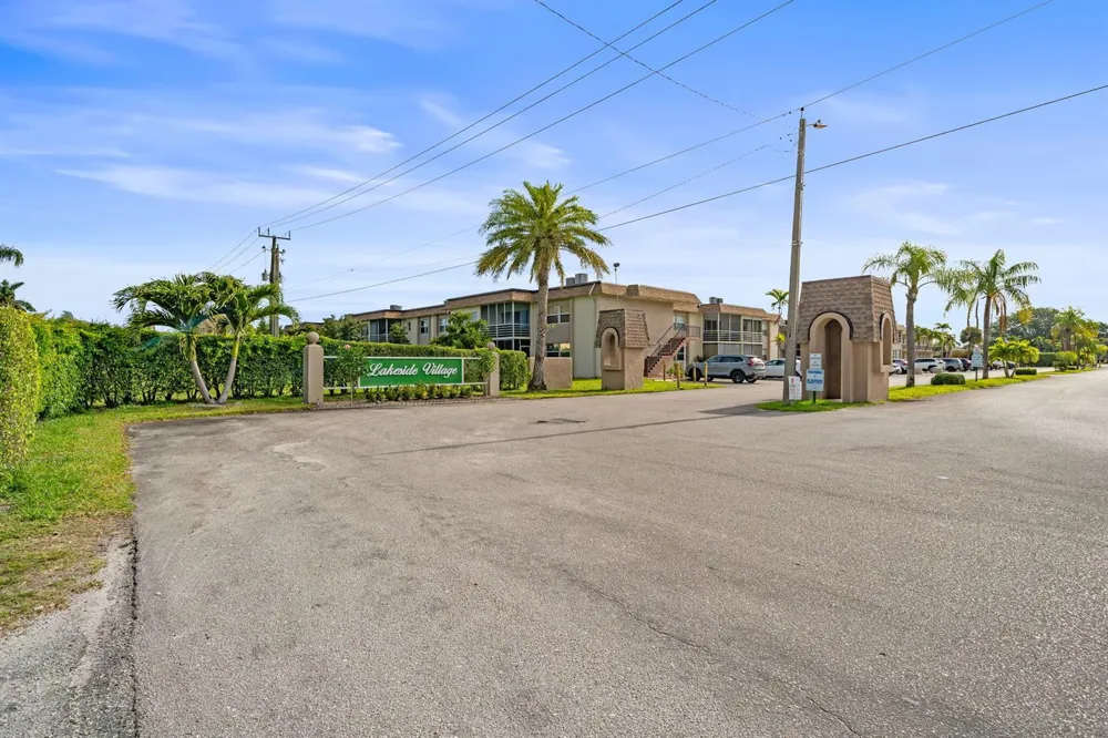 752 Lori Drive #219 Palm Springs, FL 33461