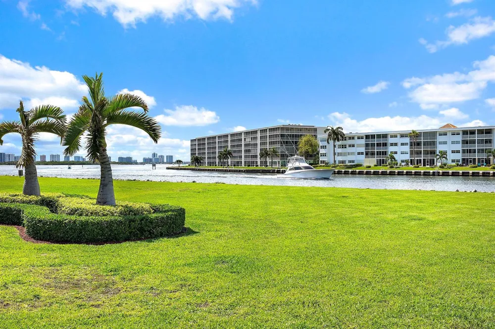 123 Lakeshore Drive #445 North Palm Beach, FL 33408