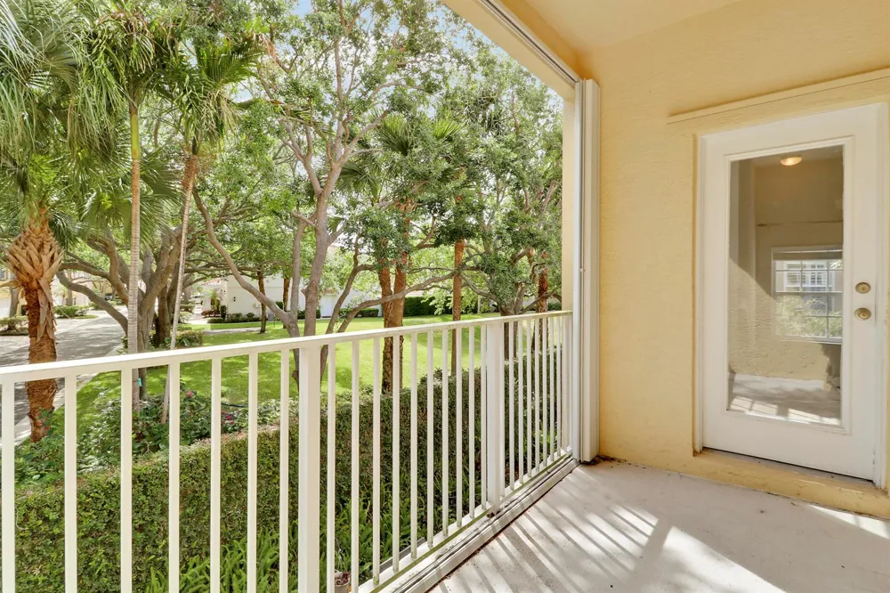 104 Lighthouse Circle #H Tequesta, FL 33469