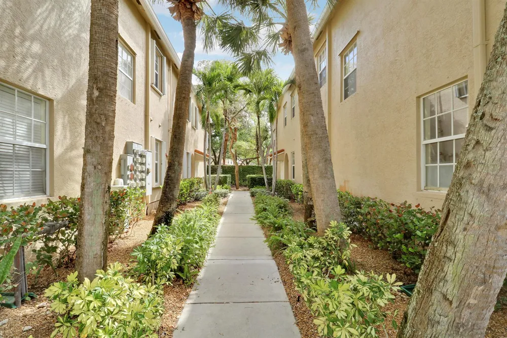 104 Lighthouse Circle #H Tequesta, FL 33469