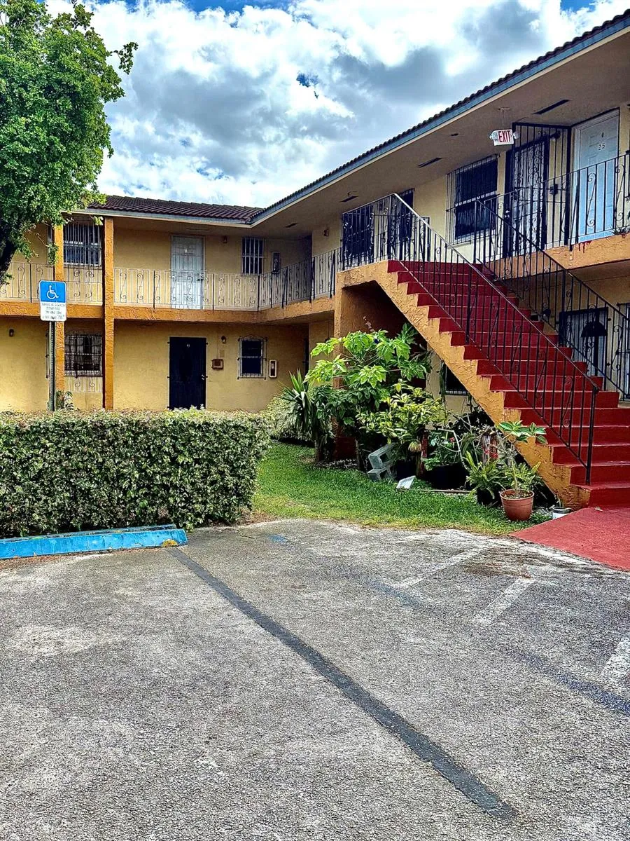 4050 NW 135th Street #22-1 Opa-Locka, FL 33054
