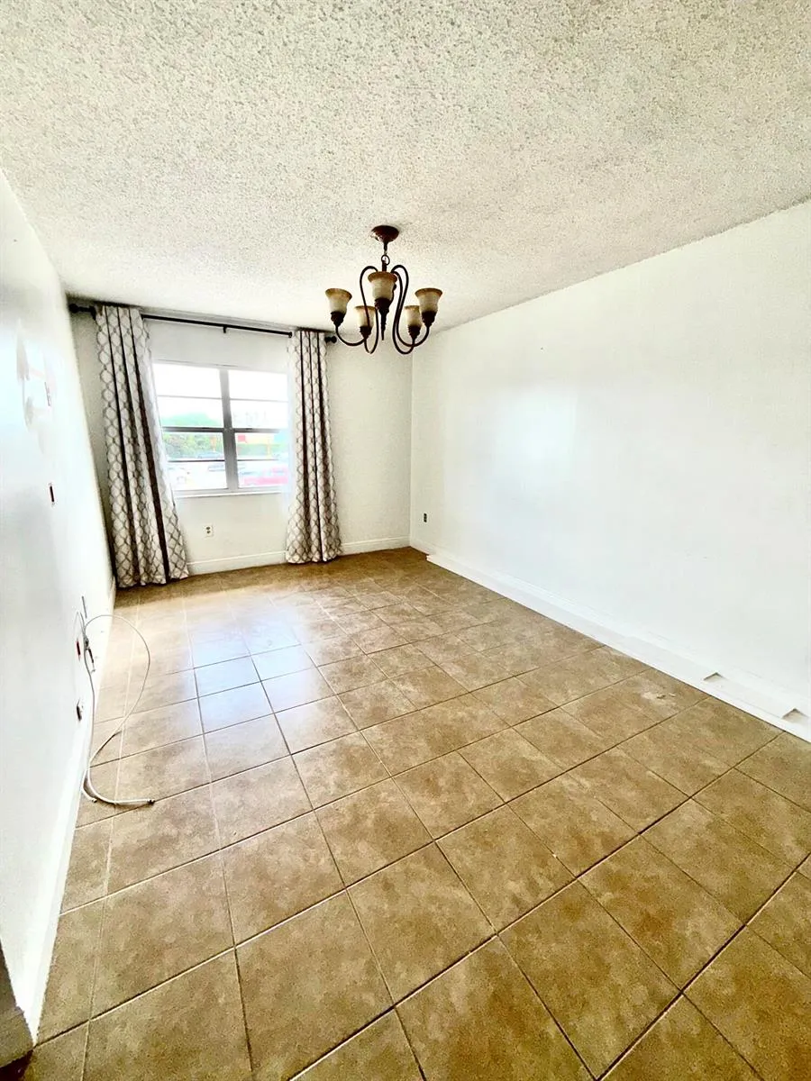 4050 NW 135th Street #22-1 Opa-Locka, FL 33054