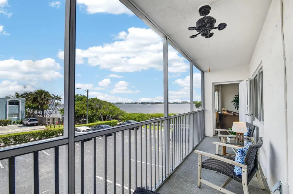 1502 S Lakeside Drive #214 