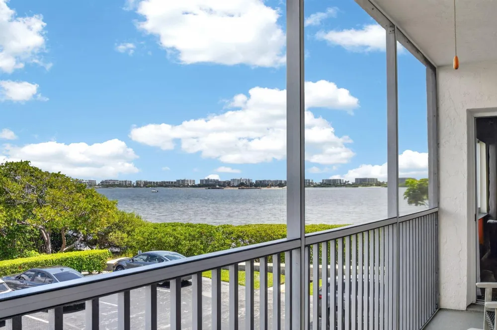 1502 S Lakeside Drive #214 
