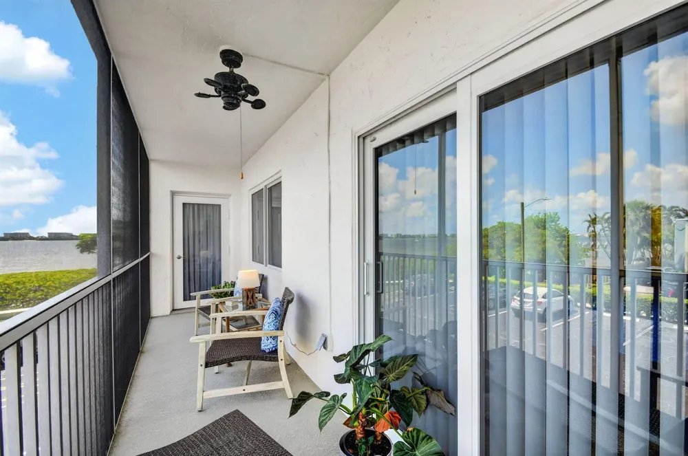 1502 S Lakeside Drive #214 