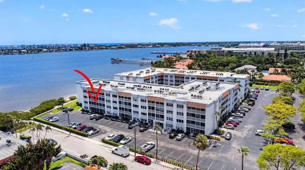 1502 S Lakeside Drive #214 