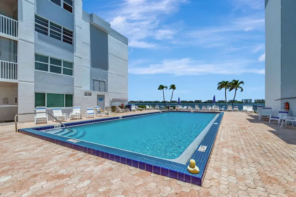 1502 S Lakeside Drive #214 