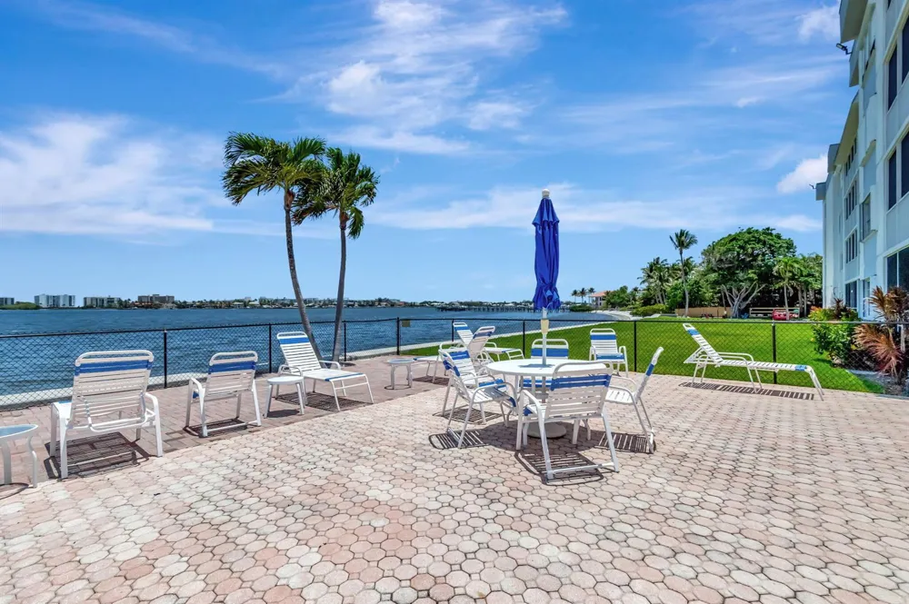 1502 S Lakeside Drive #214 