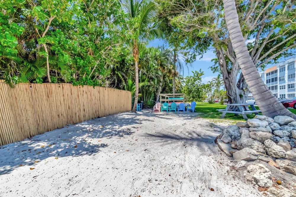 1502 S Lakeside Drive #214 