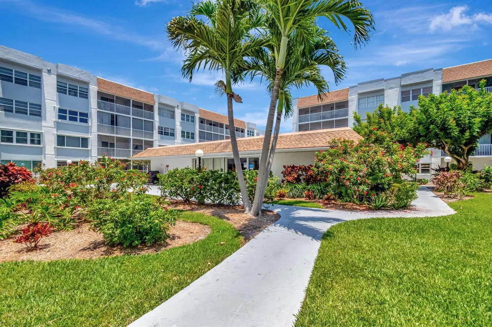1502 S Lakeside Drive #214 