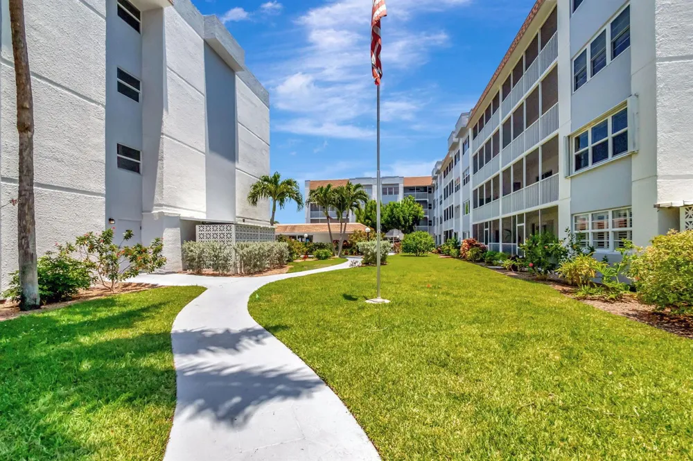 1502 S Lakeside Drive #214 