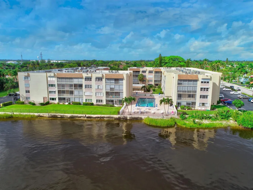1502 S Lakeside Drive #214 
