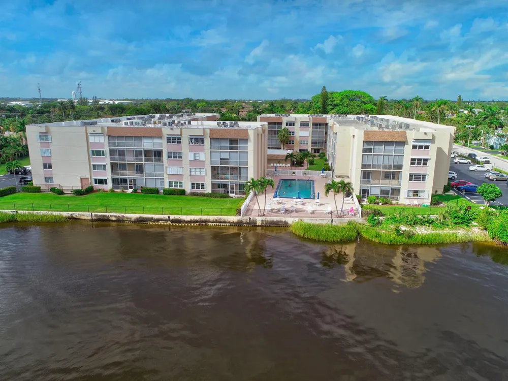 1502 S Lakeside Drive #214 