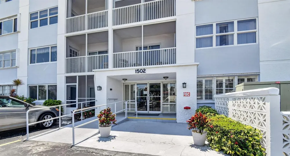 1502 S Lakeside Drive #214 
