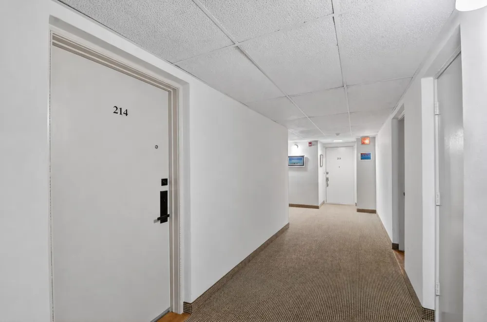 1502 S Lakeside Drive #214 