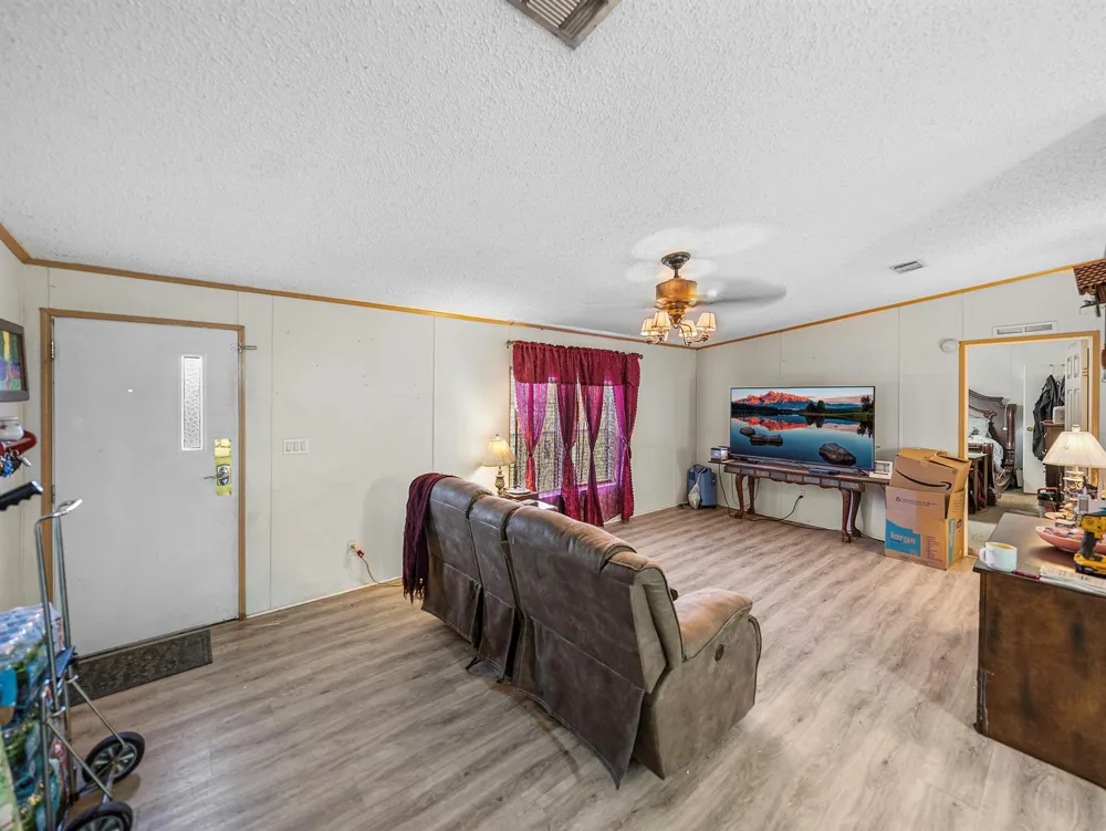 11404 Lithia Pinecrest Road 