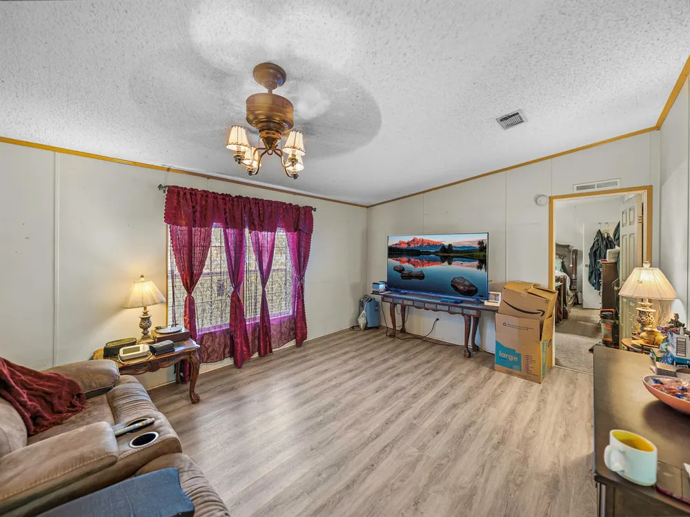 11404 Lithia Pinecrest Road 
