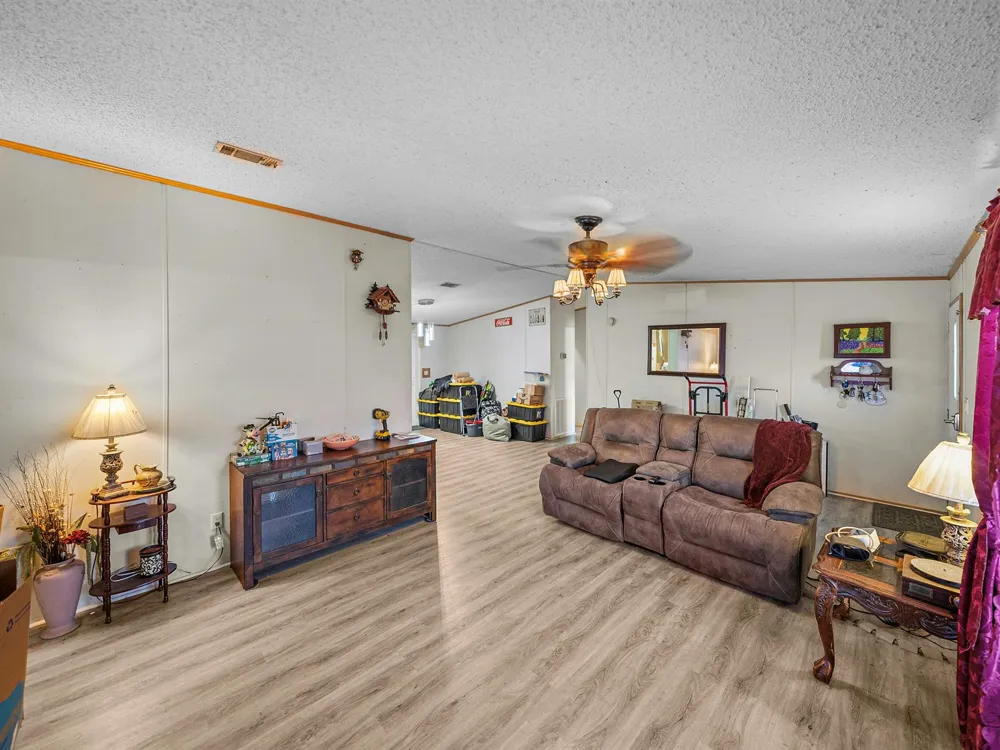 11404 Lithia Pinecrest Road 