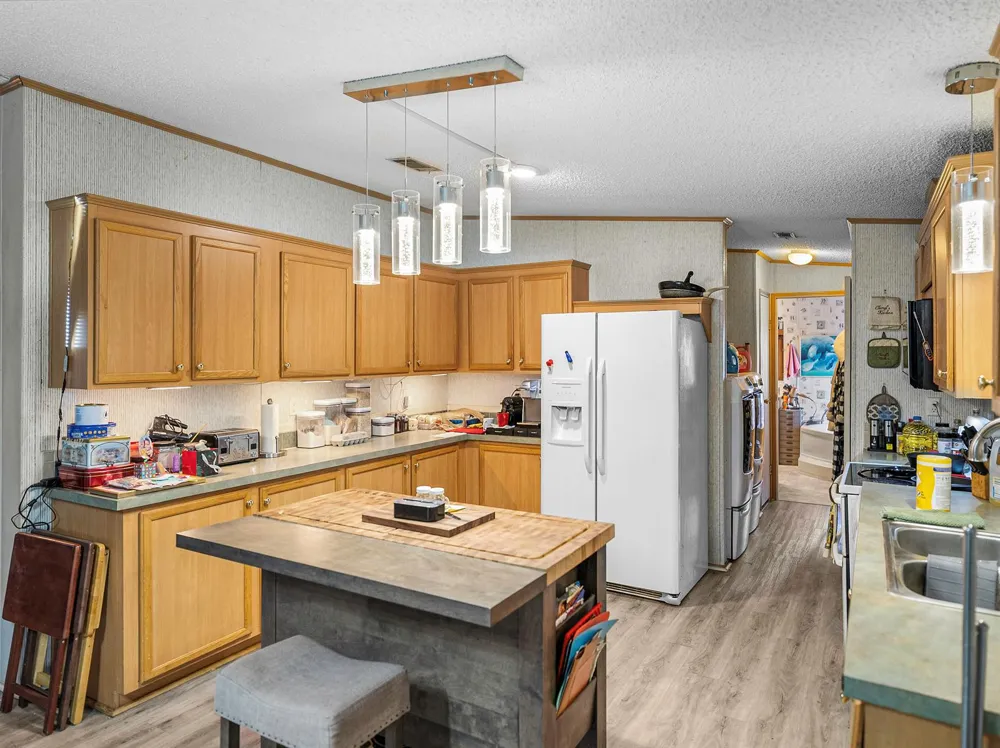 11404 Lithia Pinecrest Road 