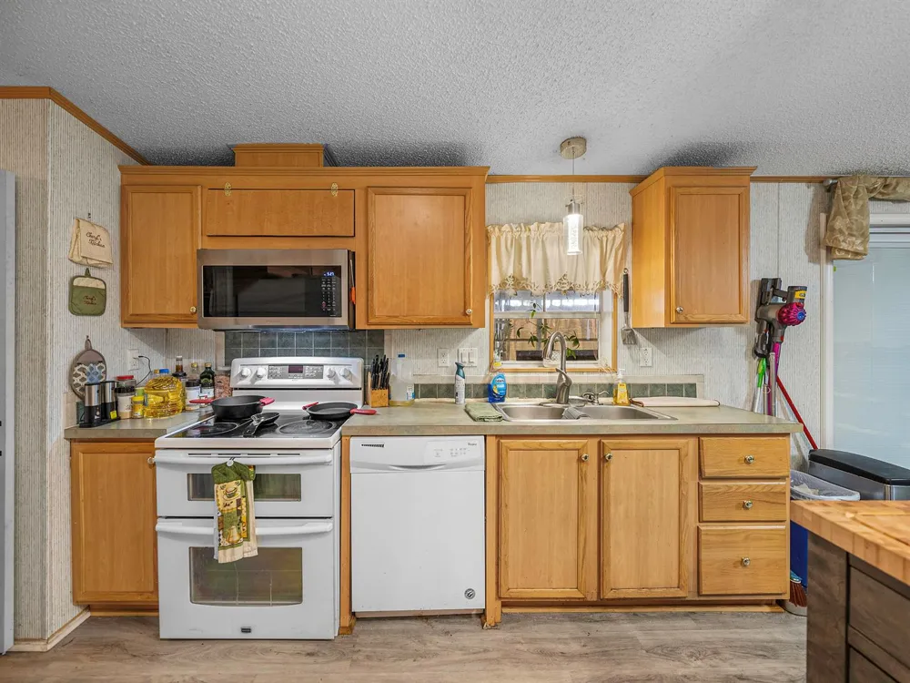 11404 Lithia Pinecrest Road 