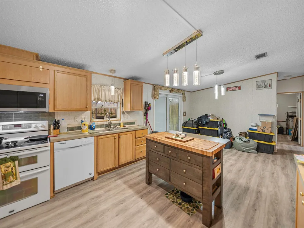 11404 Lithia Pinecrest Road 
