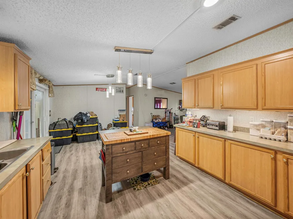 11404 Lithia Pinecrest Road 