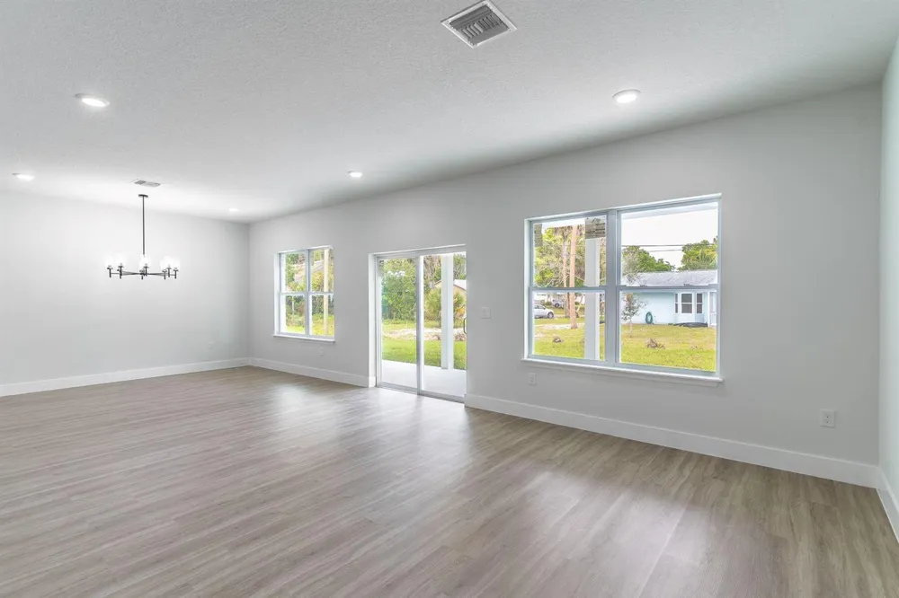 983 NW Pace Dr Drive NW Palm Bay, FL 32907