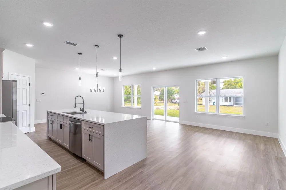 983 NW Pace Dr Drive NW Palm Bay, FL 32907