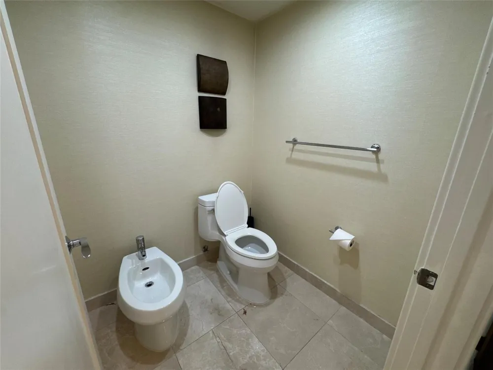 9400 W Bay Harbor Drive #202 Bay Harbor Islands, FL 33154
