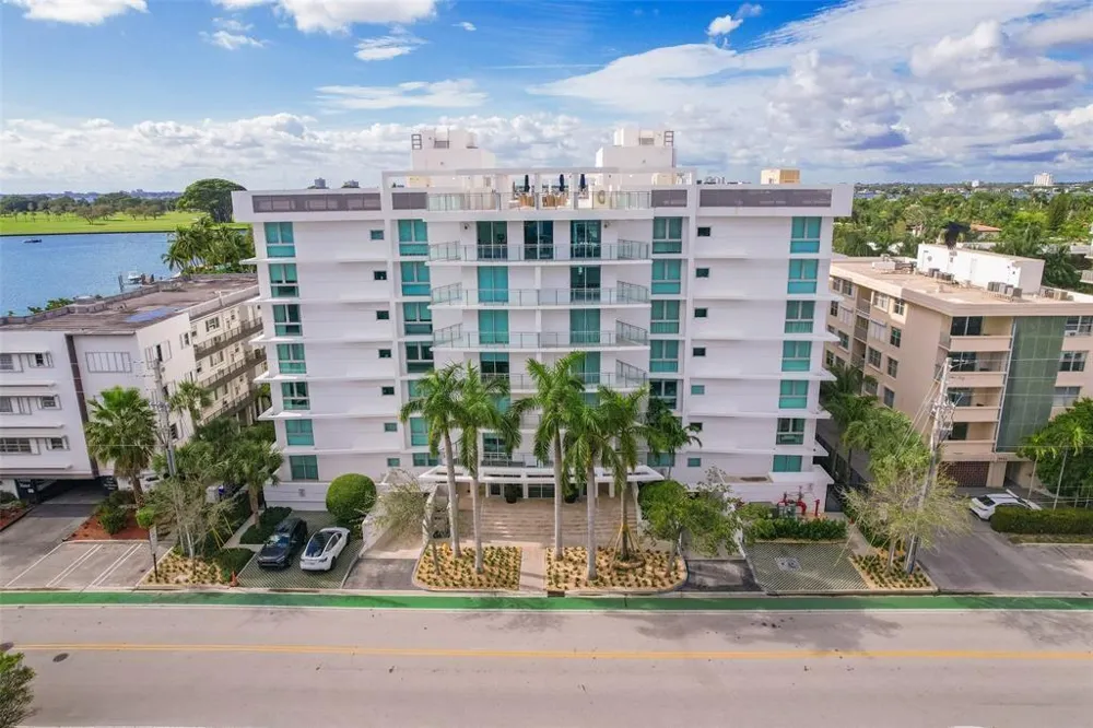 9400 W Bay Harbor Drive #202 Bay Harbor Islands, FL 33154