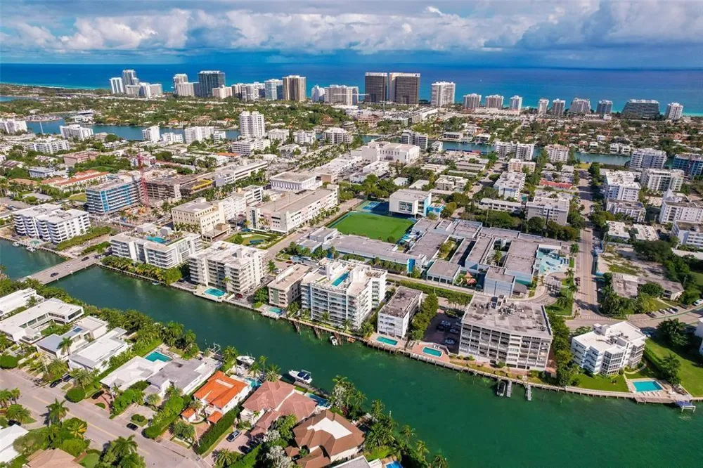 9400 W Bay Harbor Drive #202 Bay Harbor Islands, FL 33154