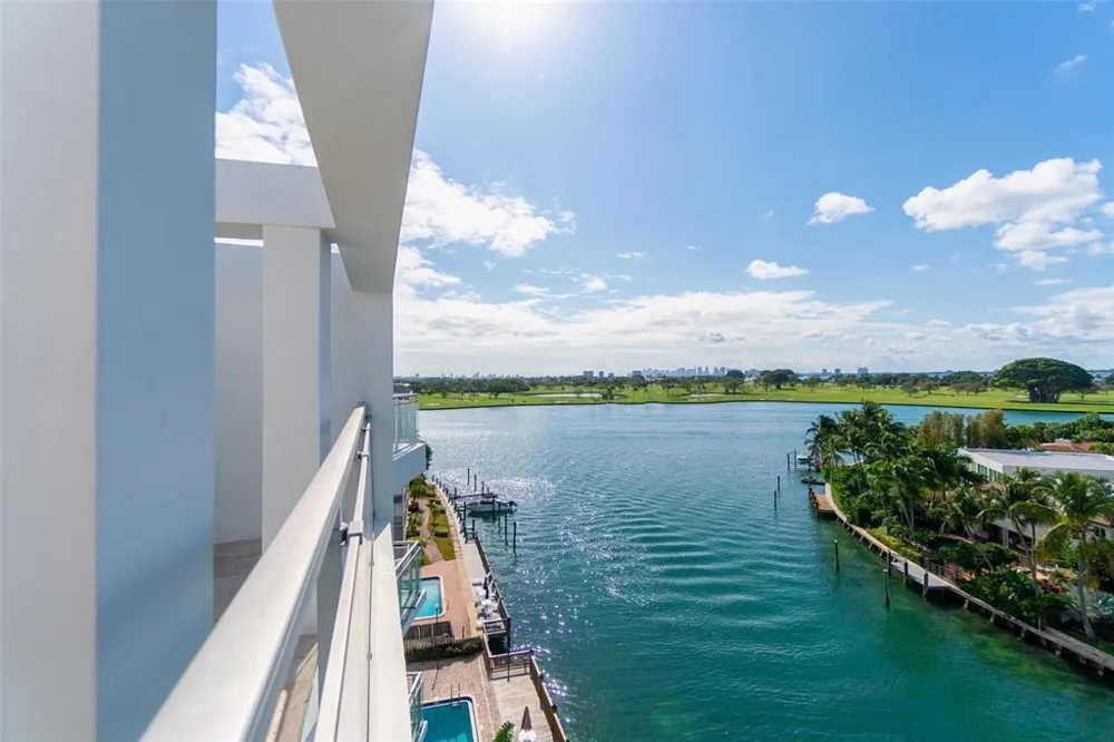 9400 W Bay Harbor Drive #202 Bay Harbor Islands, FL 33154