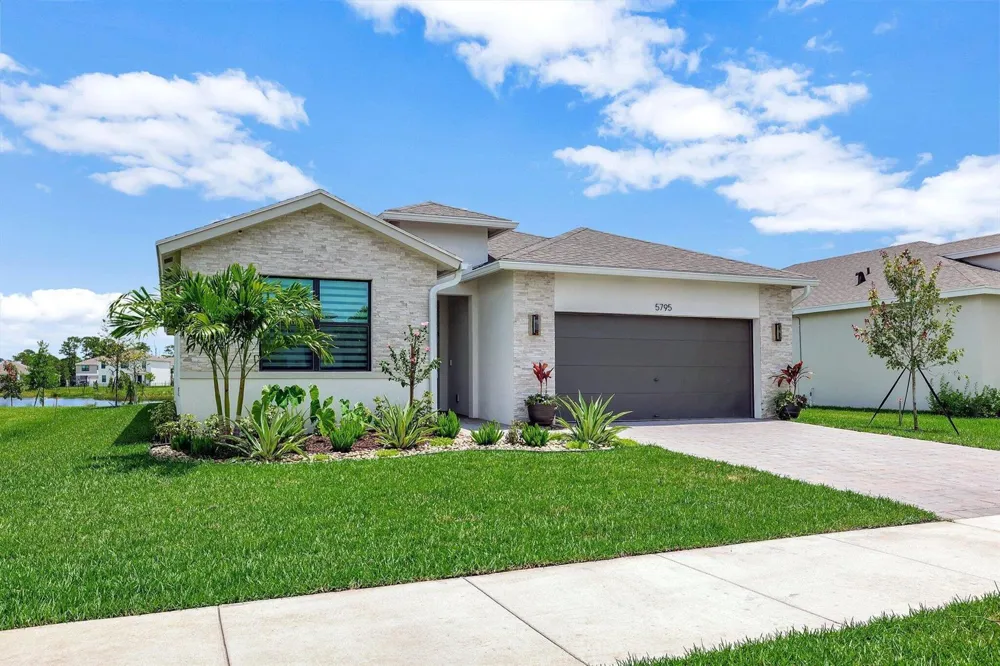 5795 SE Sky Blue Circle Stuart, FL 34997