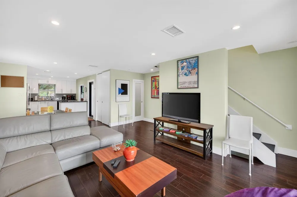 3250 NE 12th Street NE #6 Pompano Beach, FL 33062