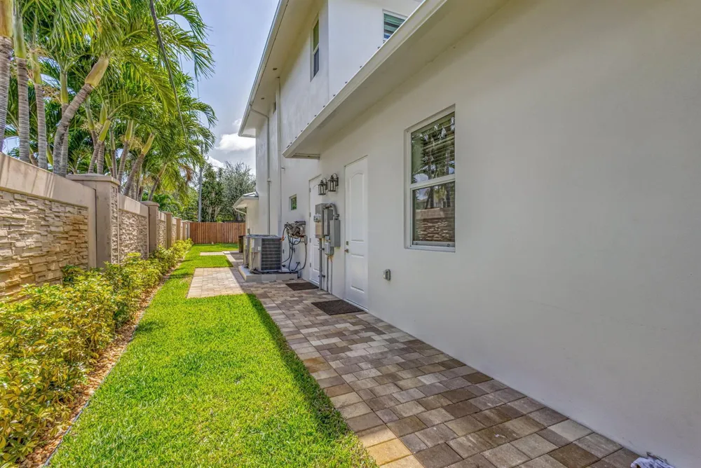 12952 Drayton Road SE North Palm Beach, FL 33408