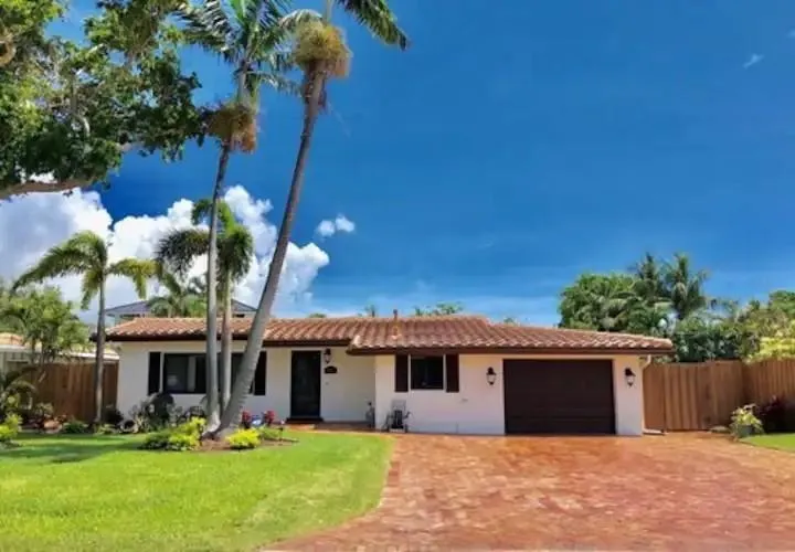 3211 Seaward Drive Lauderdale By The Sea, FL 33062