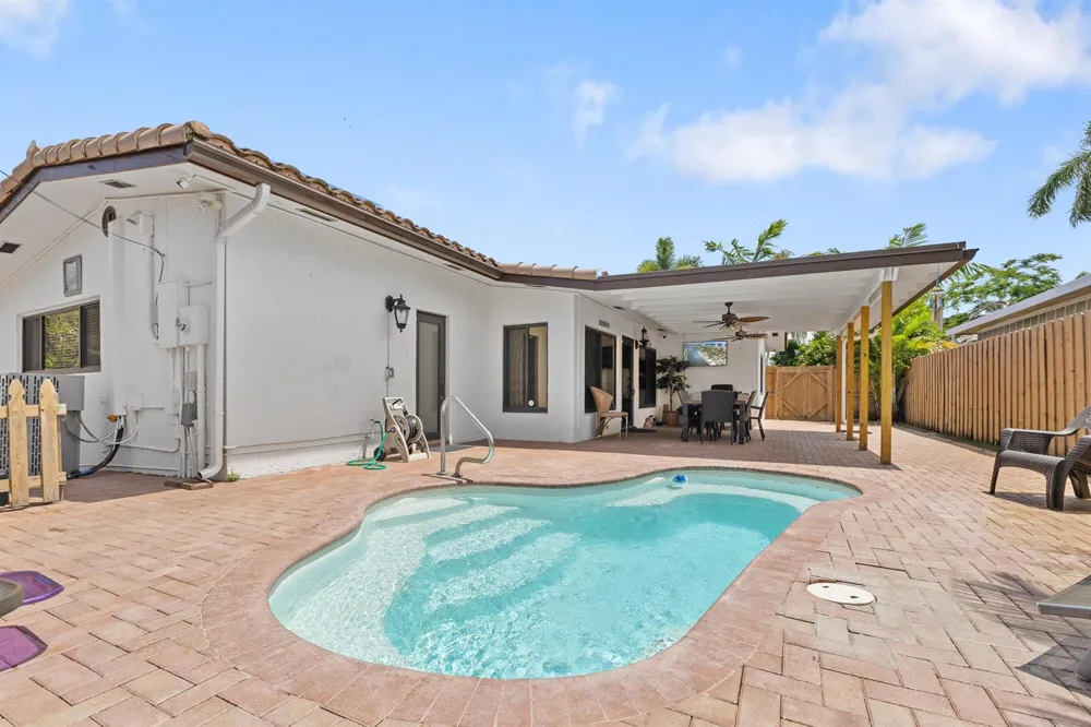 3211 Seaward Drive Lauderdale By The Sea, FL 33062