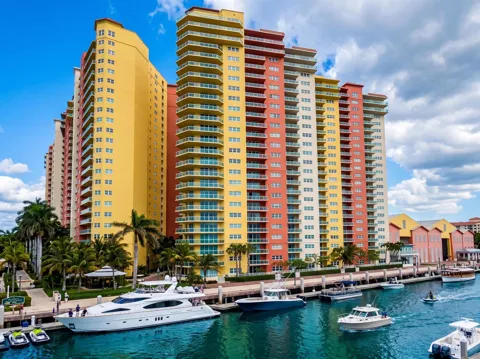 2640 Lake Shore Drive #309