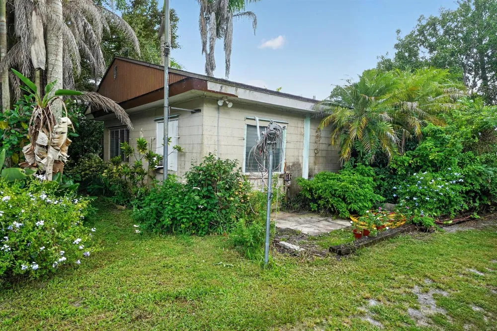 9290 Orange Avenue Fort Pierce, FL 34945