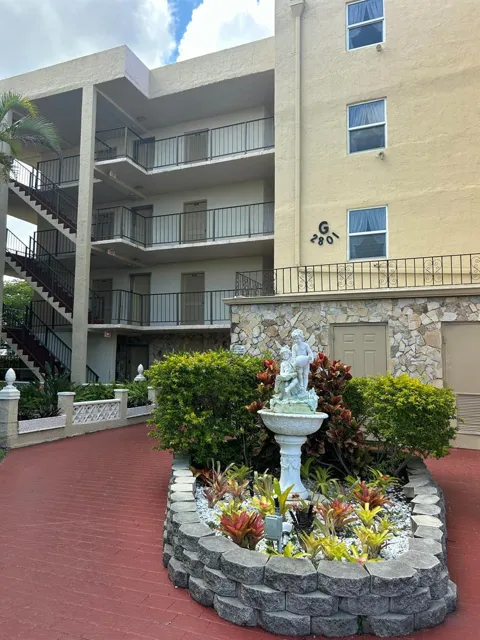 2801 Somerset Drive #201