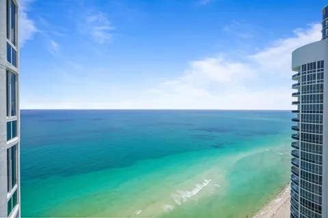 15901 Collins Avenue #3902