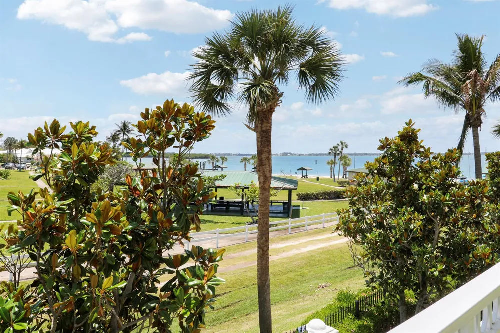 1604 Mariner Bay Boulevard Hutchinson Island, FL 34949