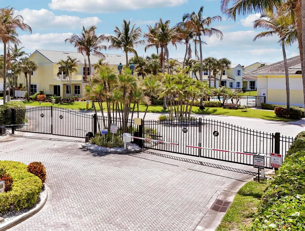 1604 Mariner Bay Boulevard Hutchinson Island, FL 34949