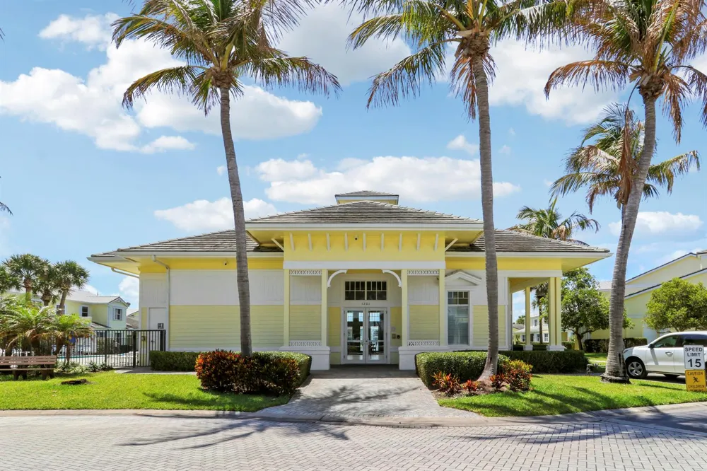 1604 Mariner Bay Boulevard Hutchinson Island, FL 34949