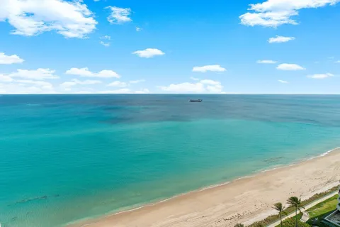 5080 Ocean Drive #19d
